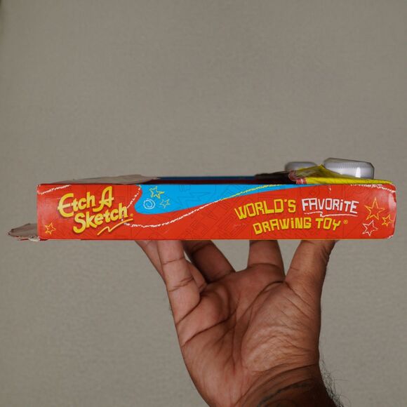 Etch A Sketch Magic Screen Unisex Kids Classic Drawing Toy 3+ Retired - Picture 5 of 10